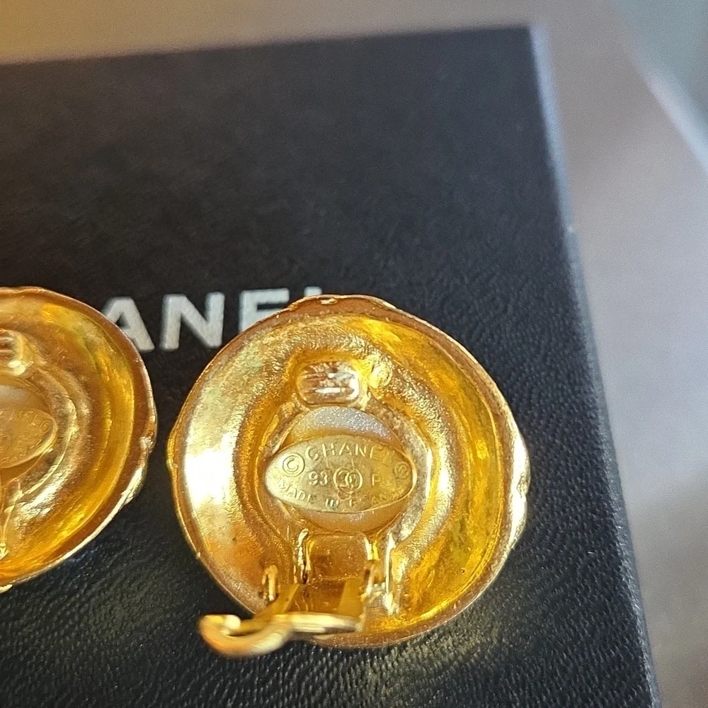 Chanel‎ CC Coco Mark 4-Tow Pearl Vintage Clip Earrings (24k Gold Plated)